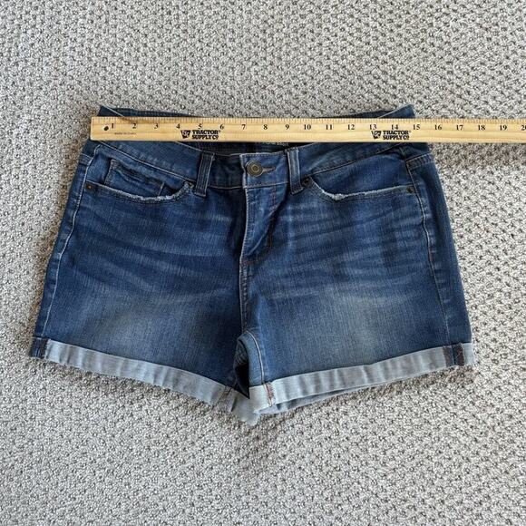 Women's size 6 flat front 5 pocket cuffed Blue denim stretch shorts EUC 2018 - Picture 3 of 8
